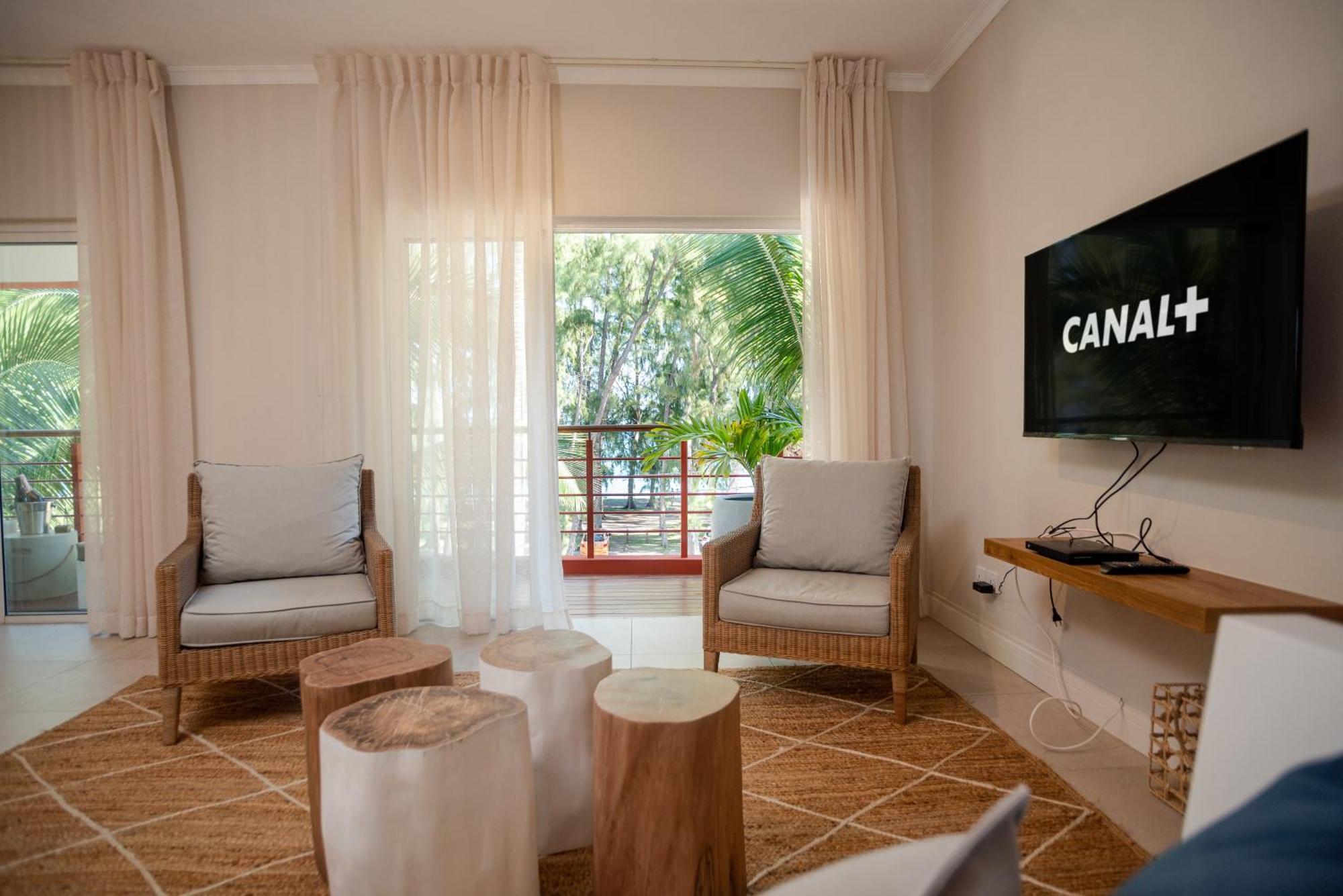 Blue Coral Beachfront Penthouse Flic en Flac Exterior photo
